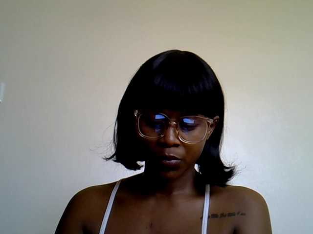 MDIVAH live cam on BongaCams