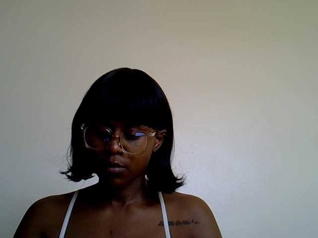 MDIVAH live cam on BongaCams