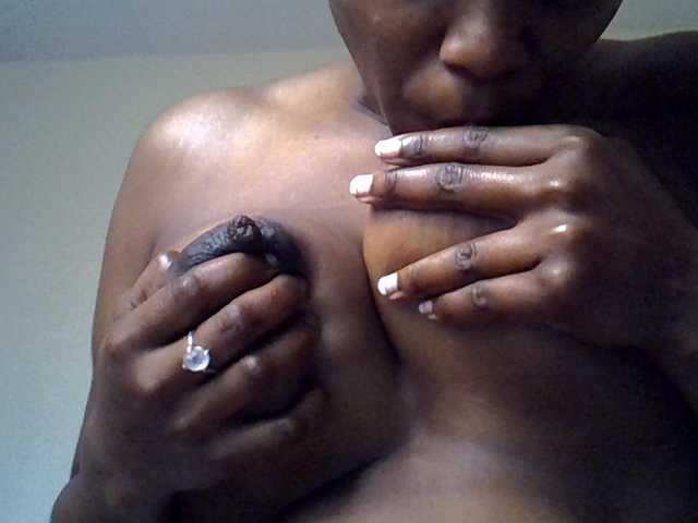 MDIVAH live cam on BongaCams