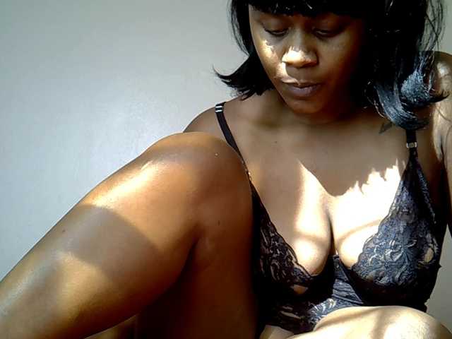 MDIVAH live cam on BongaCams