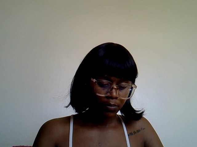 MDIVAH live cam on BongaCams