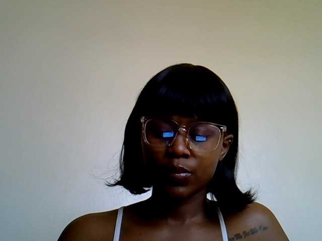 MDIVAH live cam on BongaCams