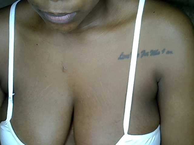 MDIVAH live cam on BongaCams