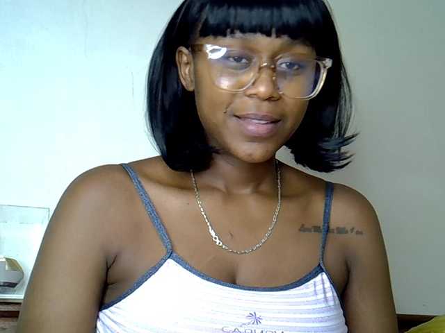 MDIVAH's BongaCams show and profile