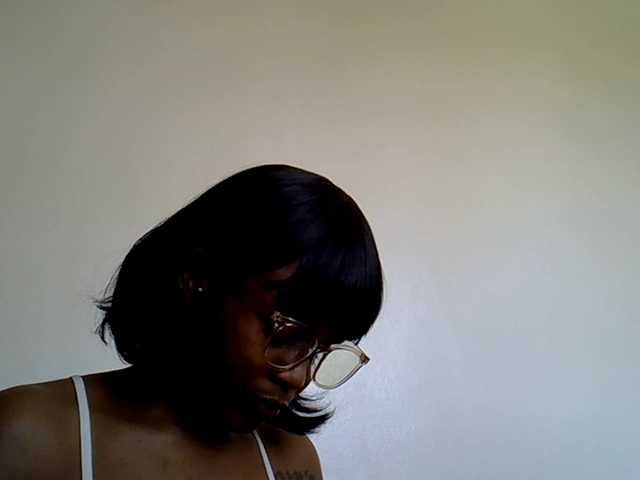 MDIVAH live cam on BongaCams