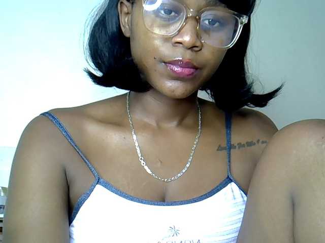 MDIVAH's BongaCams show and profile