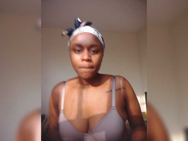 MDIVAH live cam on BongaCams