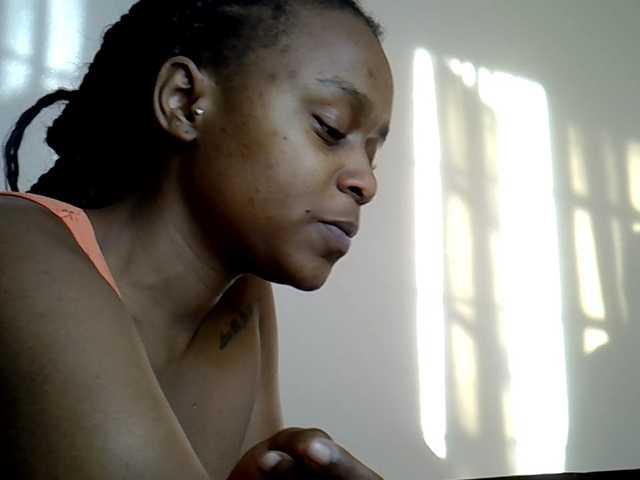 MDIVAH live cam on BongaCams