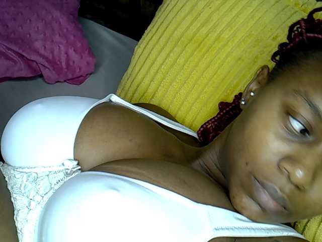 MDIVAH live cam on BongaCams