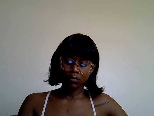 MDIVAH live cam on BongaCams