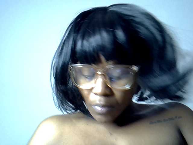 MDIVAH live cam on BongaCams