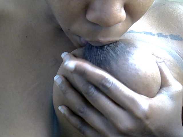 MDIVAH live cam on BongaCams