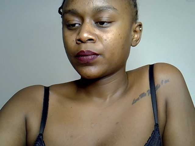 MDIVAH live cam on BongaCams