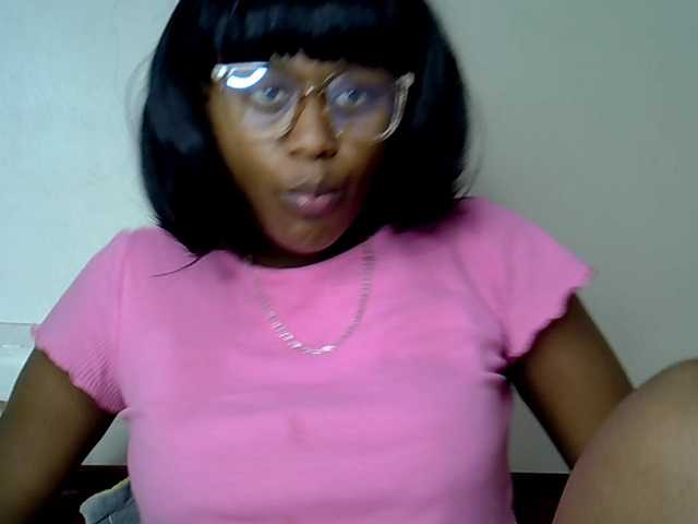 MDIVAH's BongaCams show and profile