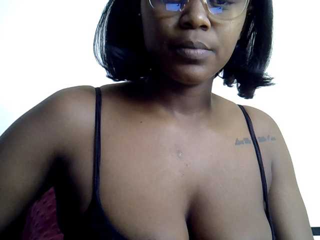 MDIVAH live cam on BongaCams