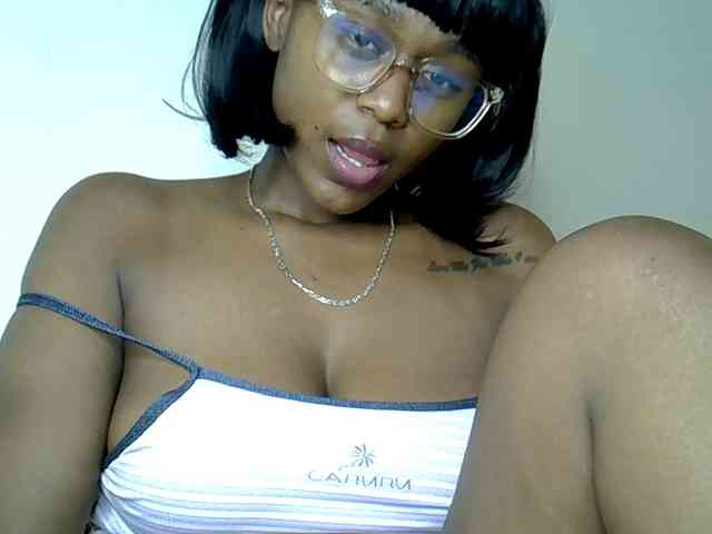 LAYLAAH webcam