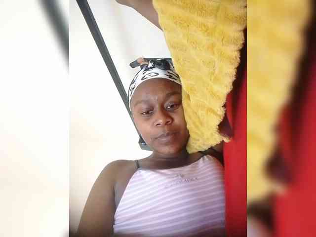 LAYLAAH webcam