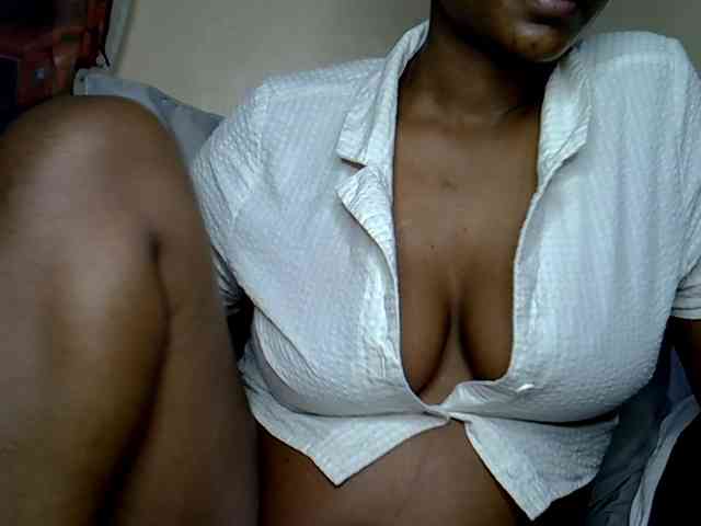 LAYLAAH webcam