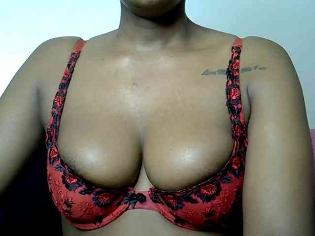 LAYLAAH webcam