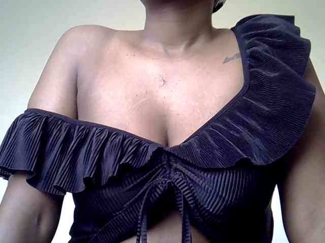 LAYLAAH webcam
