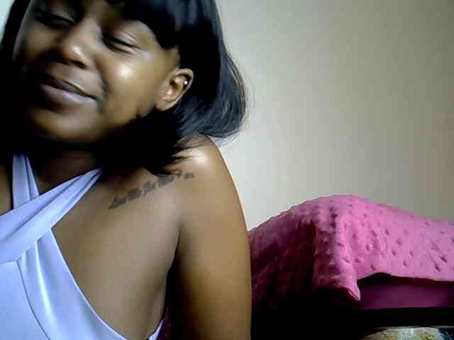 LAYLAAH webcam