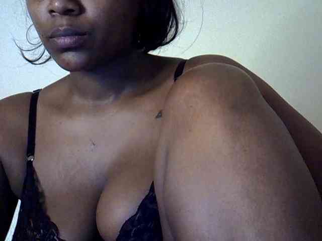 LAYLAAH webcam