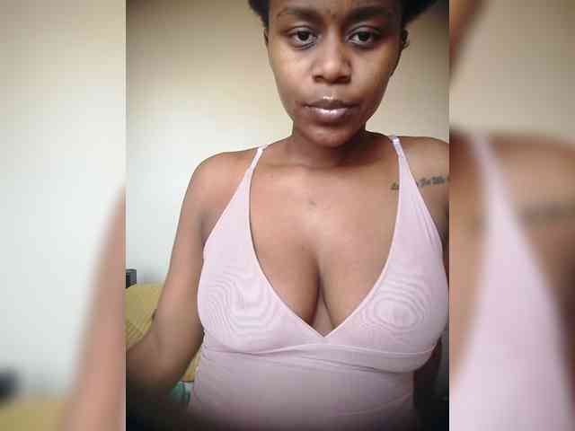 LAYLAAH webcam