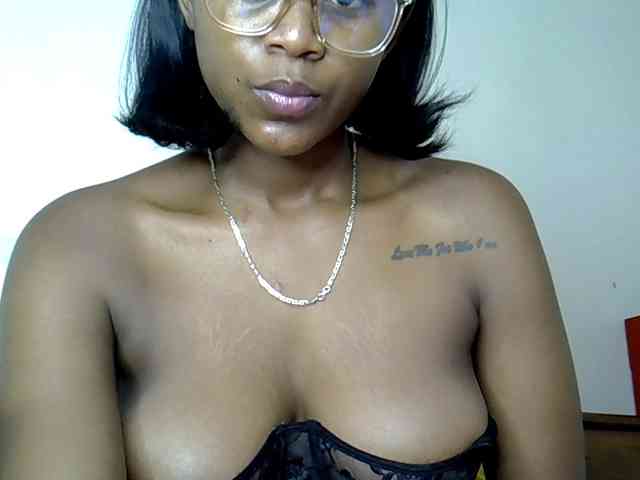 LAYLAAH webcam