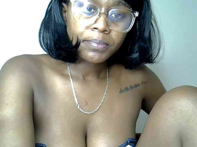 LAYLAAH webcam