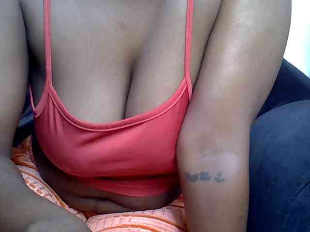 LAYLAAH webcam