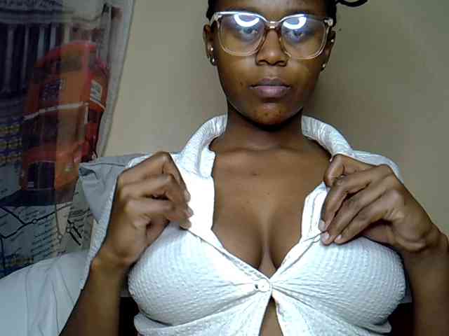 LAYLAAH webcam