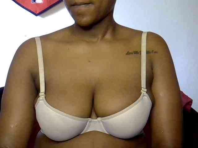 LAYLAAH webcam