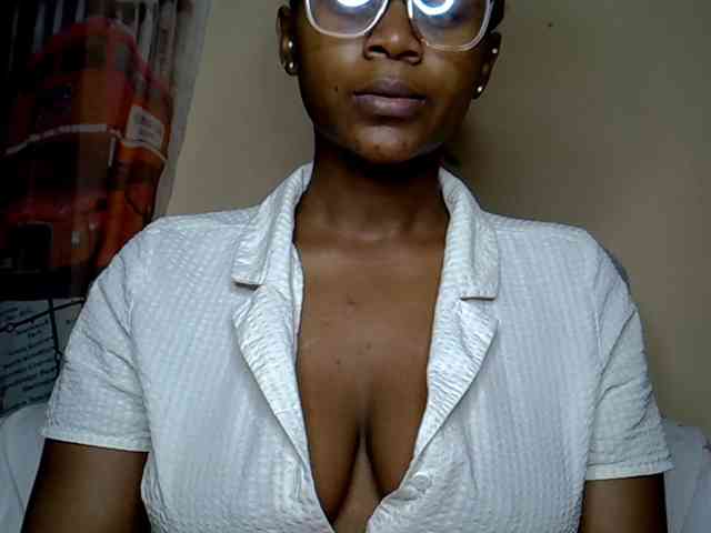 LAYLAAH webcam