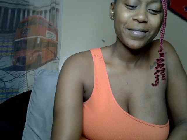 MDIVAH Live Webcam on BongaCams