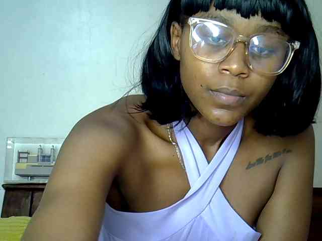 LAYLAAH webcam
