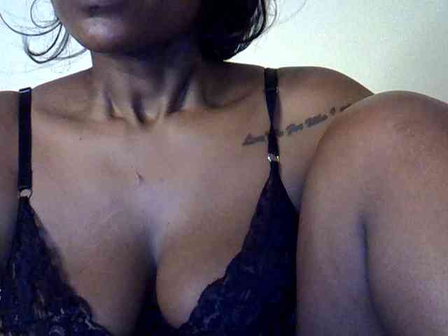 LAYLAAH webcam