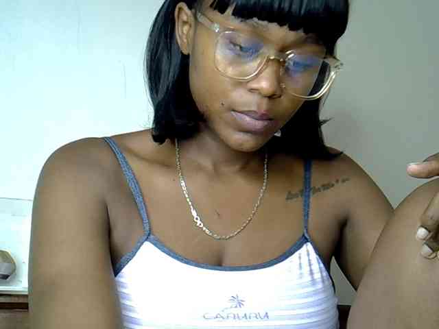 LAYLAAH webcam