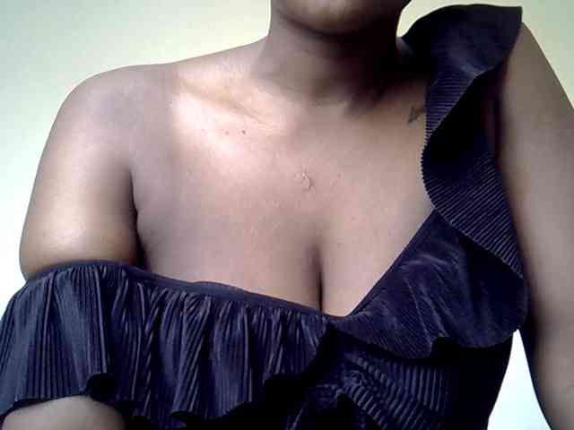 LAYLAAH webcam
