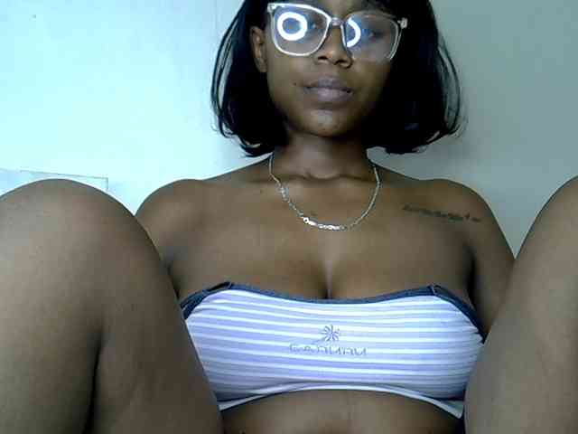 LAYLAAH webcam