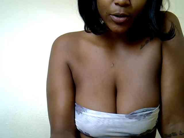 LAYLAAH webcam