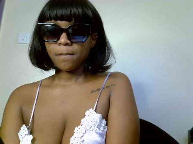 LAYLAAH webcam