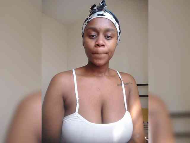 LAYLAAH webcam