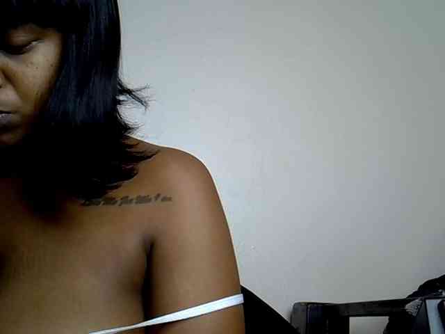 LAYLAAH webcam