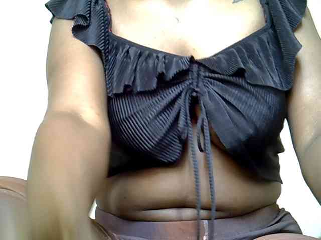 LAYLAAH webcam