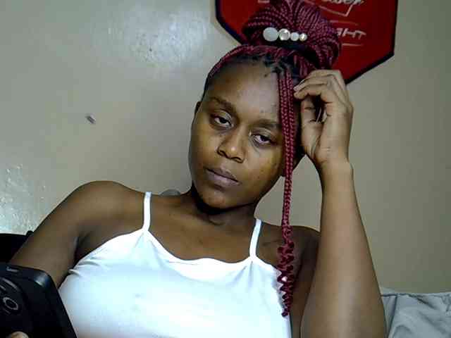 MDIVAH Live Webcam on BongaCams