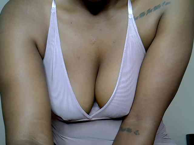 LAYLAAH webcam