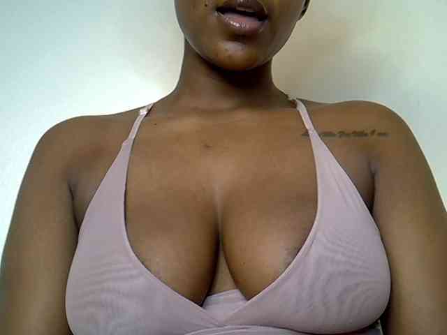 LAYLAAH webcam