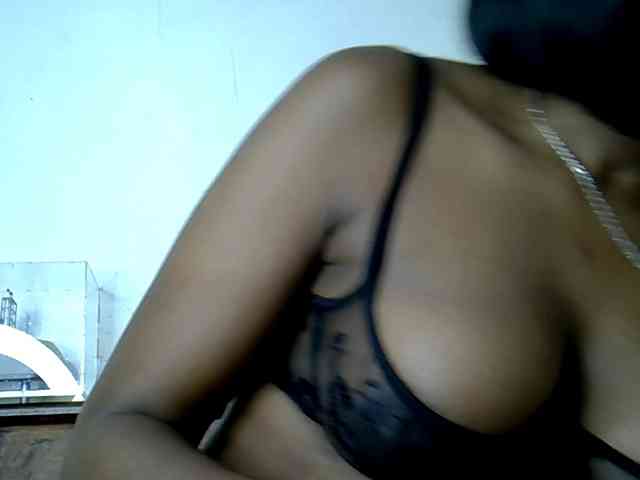 LAYLAAH webcam