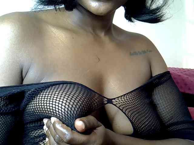 LAYLAAH webcam