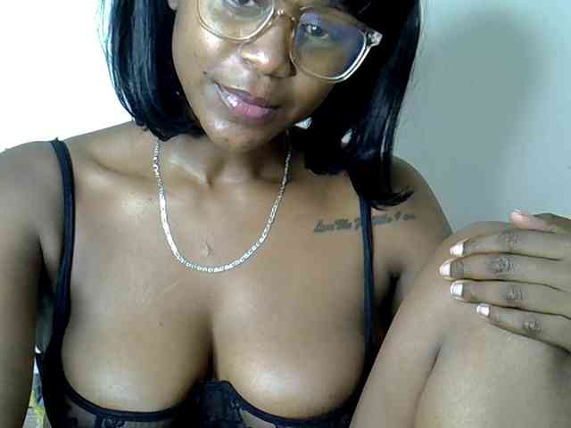 LAYLAAH webcam